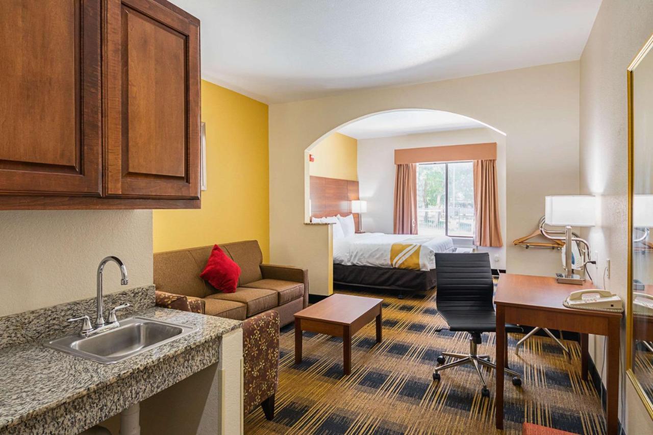 Quality Inn & Suites Lampasas Екстериор снимка